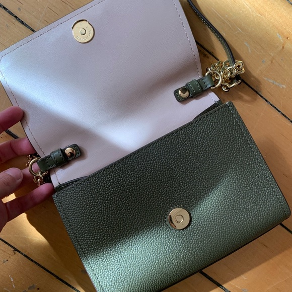 Micheal Kors crossbody bag - gold hardware - Picture 10 of 10